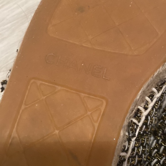 CHANEL Espadrilles Size 38 gold and black in like new condition worn only twice - Picture 5 of 8